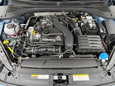 Certified 2025 Volkswagen Jetta SE w/ Sunroof Package image 22