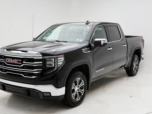 Used 2025 GMC Sierra 1500 SLT AWD/4WD image 2