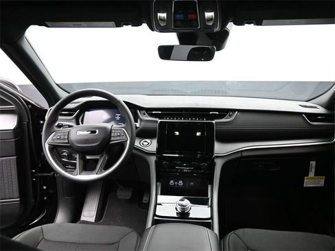 New 2025 Jeep Grand Cherokee L Laredo image 25