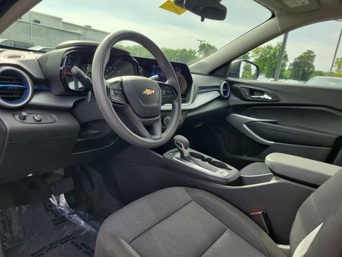 Used 2024 Chevrolet Trax LS w/ Driver Confidence Package FWD image 19