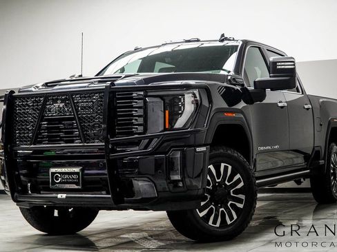 Used 2024 GMC Sierra 2500 Denali Ultimate image 1