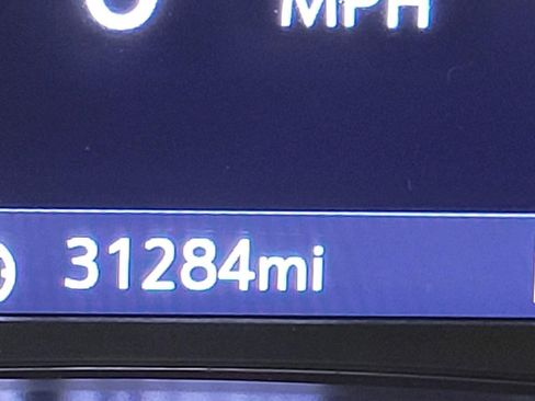 Used 2023 Chevrolet Blazer LT image 2