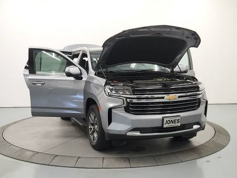 Used 2023 Chevrolet Tahoe LT w/ Luxury Package RWD image 11