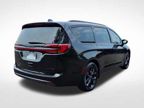 Used 2026 Chrysler Pacifica Limited w/ S Appearance Package FWD image 5