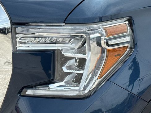 Used 2022 GMC Sierra 1500 SLT AWD/4WD image 4