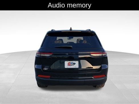 New 2025 Jeep Grand Cherokee Limited w/ Trailer Tow Package AWD/4WD image 4