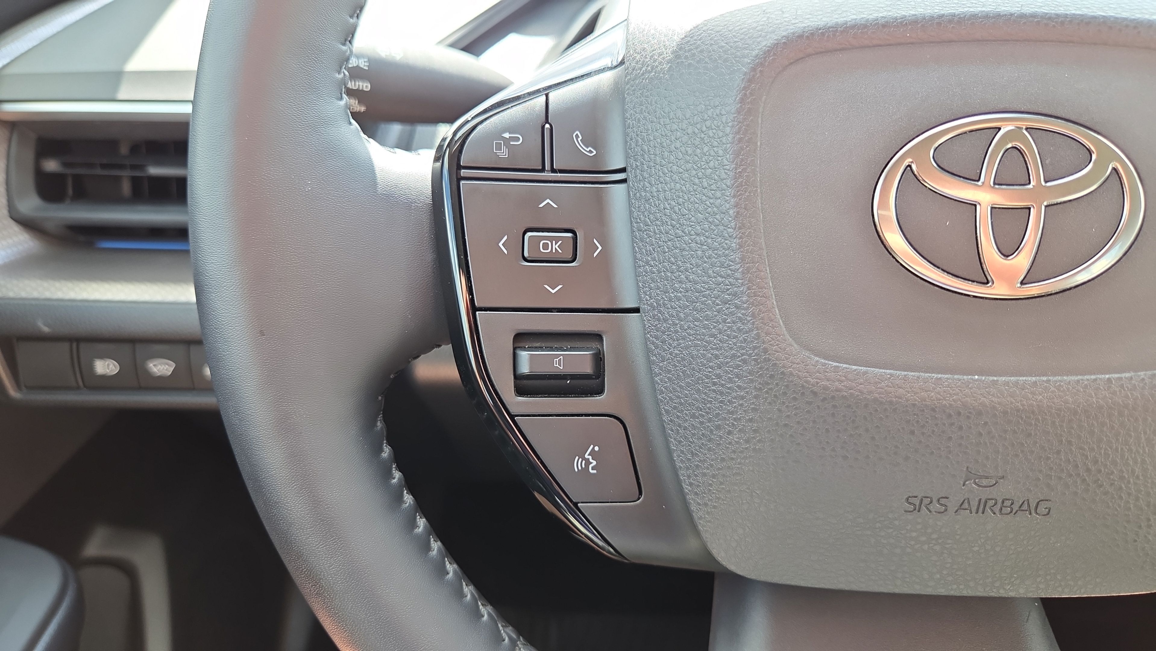Certified 2023 Toyota Prius XLE FWD image 30