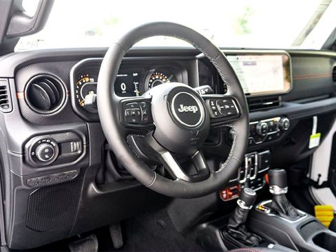 New 2025 Jeep Gladiator Rubicon w/ Convenience Group image 11