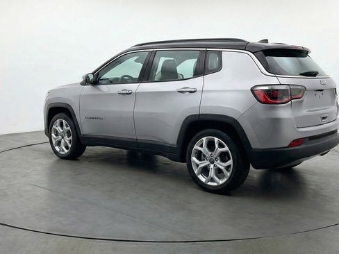 Used 2025 Jeep Compass Latitude AWD/4WD image 6