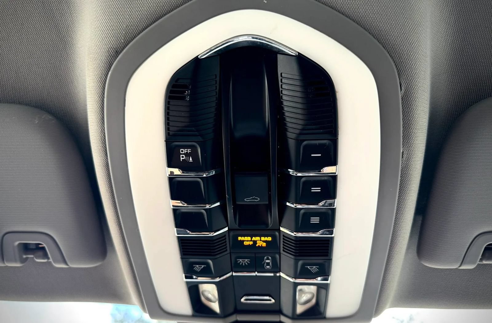 Used 2014 Porsche Panamera 4 AWD/4WD image 38