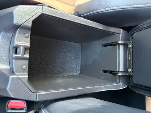 Used 2018 Toyota RAV4 Limited FWD image 37