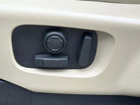 Used 2019 Land Rover Discovery SE image 24