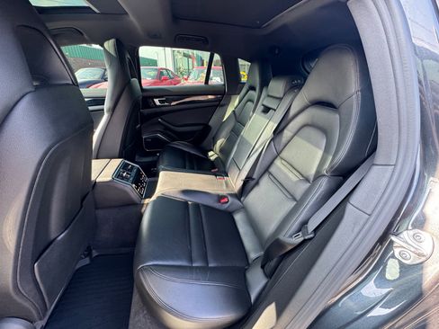 Used 2018 Porsche Panamera 4 image 7