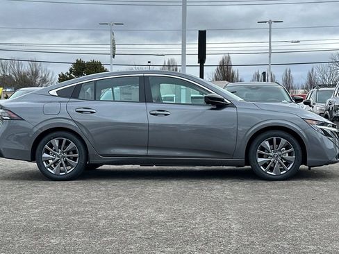 New 2026 Nissan Sentra SL w/ Floor Mat Package FWD image 3