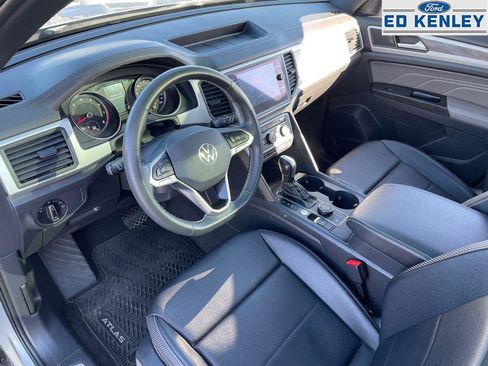 Used 2021 Volkswagen Atlas Cross Sport SE w/ Panoramic Sunroof Package image 4