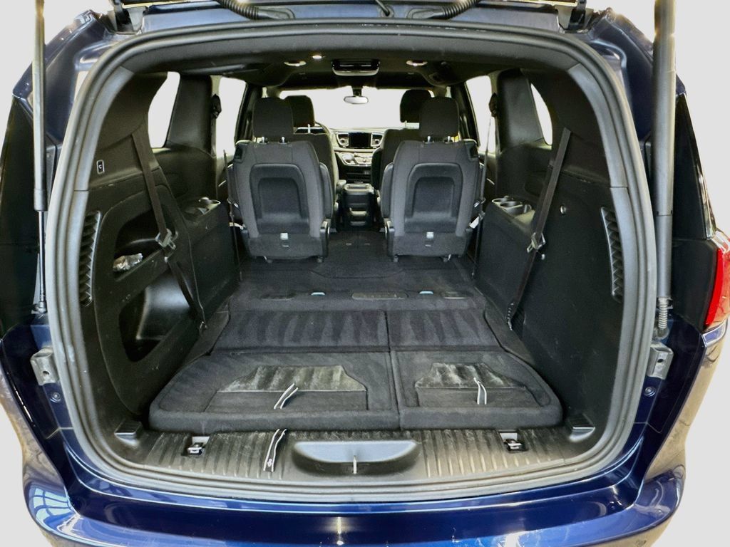 Used 2019 Chrysler Pacifica Touring Plus w/ S Appearance Package FWD image 24
