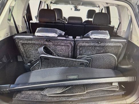 Used 2024 Volkswagen Tiguan SE FWD image 16