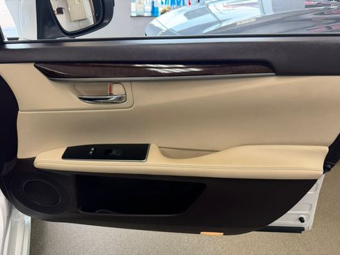 Used 2017 Lexus ES 350 w/ Luxury Package FWD image 43