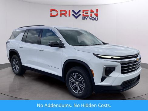 Used 2026 Chevrolet Traverse LT w/ Driver Confidence Package image 1