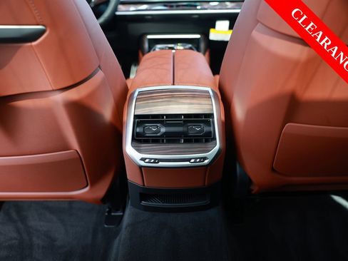 Used 2025 BMW i7 M70 w/ Executive Package AWD/4WD image 32