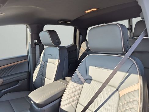 New 2026 GMC Canyon Denali w/ LPO, Denali Black Edition AWD/4WD image 37