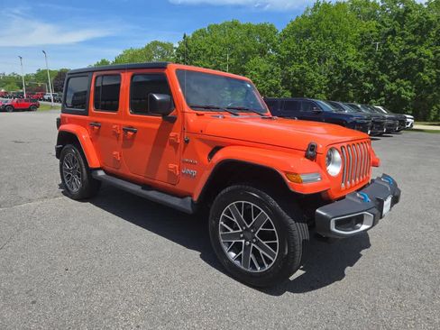 Used 2023 Jeep Wrangler Unlimited Sahara w/ Cold Weather Group AWD/4WD image 2