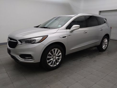 Used 2018 Buick Enclave Premium FWD image 2