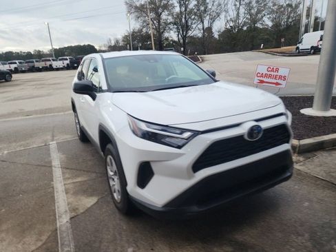 Used 2025 Toyota RAV4 LE image 5