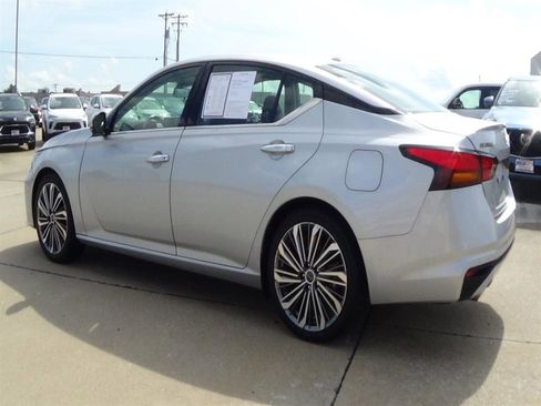 Used 2024 Nissan Altima 2.5 SV image 7