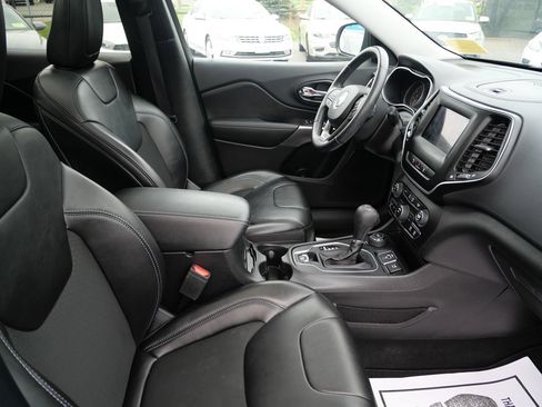 Used 2021 Jeep Cherokee Latitude Plus w/ Sun & Sound Group AWD/4WD image 18