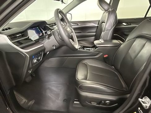 Used 2023 Jeep Grand Cherokee 4WD 4xe w/ Luxury Tech Group II image 12