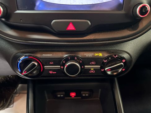 Used 2022 Kia Soul LX image 28