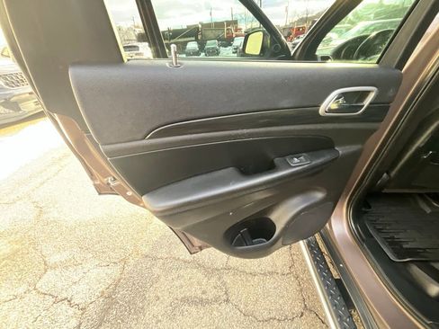 Used 2020 Jeep Grand Cherokee Laredo image 22