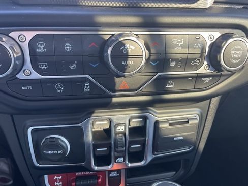 Used 2023 Jeep Gladiator Mojave w/ Cold Weather Group image 23