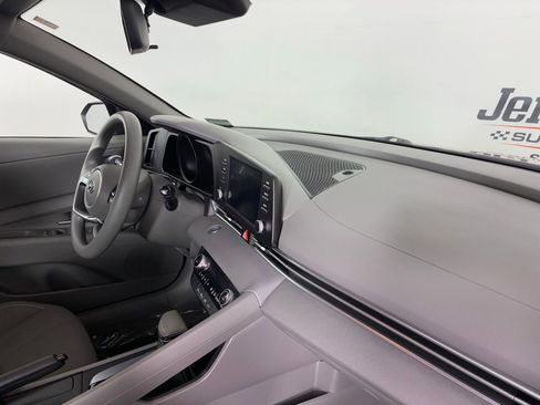 Used 2023 Hyundai Elantra SEL w/ Preferred Accessory Package image 32