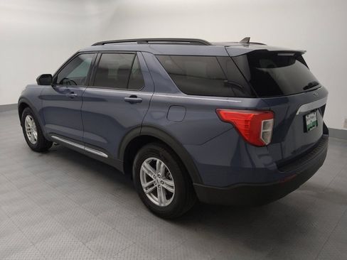 Used 2021 Ford Explorer XLT RWD image 3