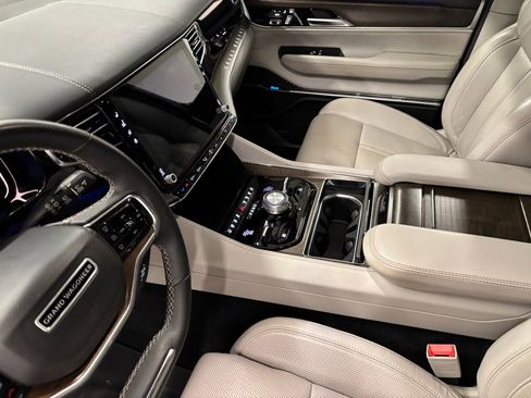 Used 2023 Jeep Grand Wagoneer Base w/ Flexible Seating Group image 17