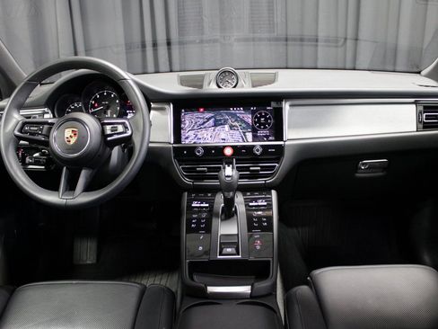 Certified 2025 Porsche Macan image 23