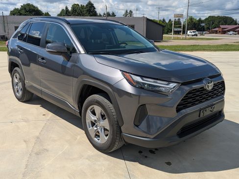 Used 2025 Toyota RAV4 XLE AWD/4WD image 7