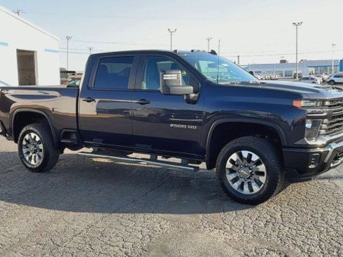 Used 2024 Chevrolet Silverado 2500 Custom w/ Custom Convenience Package image 2
