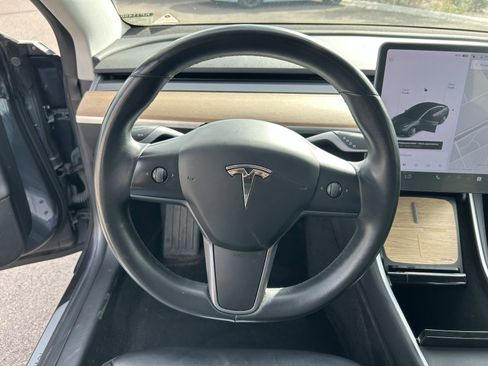 Used 2018 Tesla Model 3 image 17