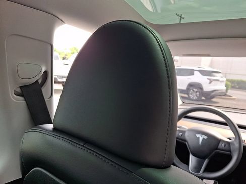 Used 2023 Tesla Model Y Long Range AWD/4WD image 13
