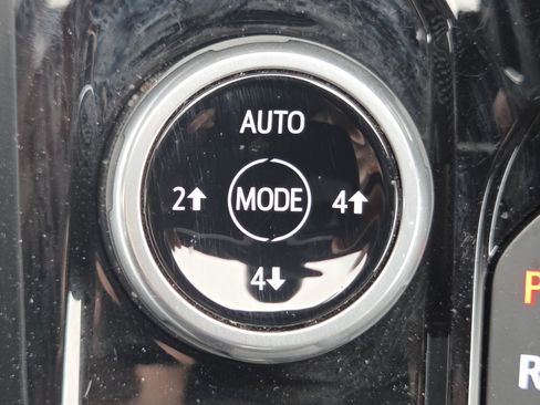 Used 2024 Chevrolet Colorado Z71 w/ Z71 Convenience Package 2 AWD/4WD image 8