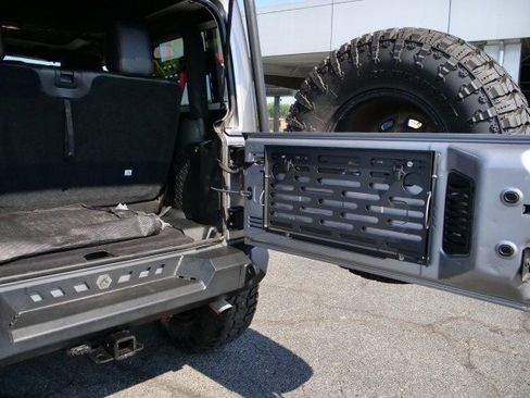 Used 2017 Jeep Wrangler Rubicon AWD/4WD image 40