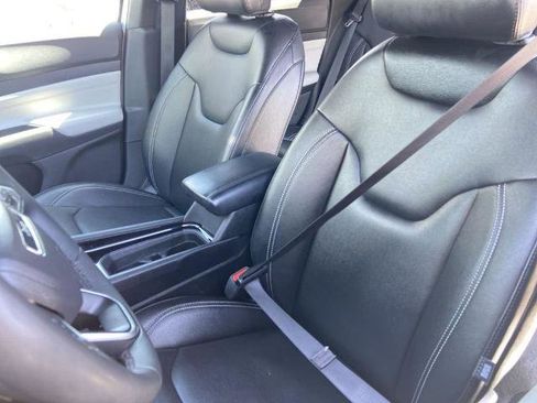 Used 2025 Jeep Compass Limited image 14