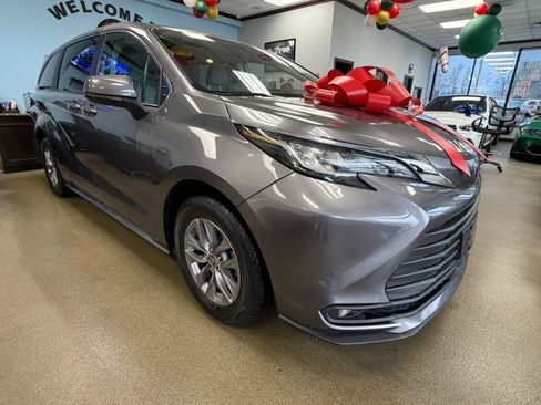 Used 2022 Toyota Sienna LE image 10