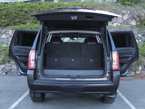 Used 2016 GMC Yukon SLT w/ Open Road Package AWD/4WD image 10