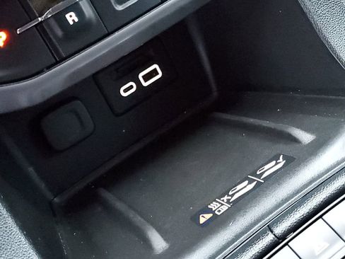 Certified 2022 GMC Acadia AT4 w/ Preferred Package image 27