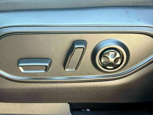Used 2024 Jeep Grand Cherokee L Limited AWD/4WD image 21