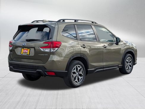 Used 2023 Subaru Forester Premium image 7